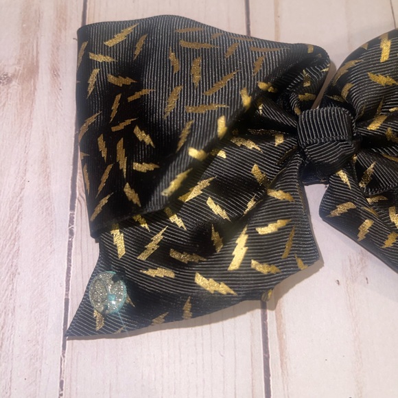 Jojo Bow - Picture 2 of 3